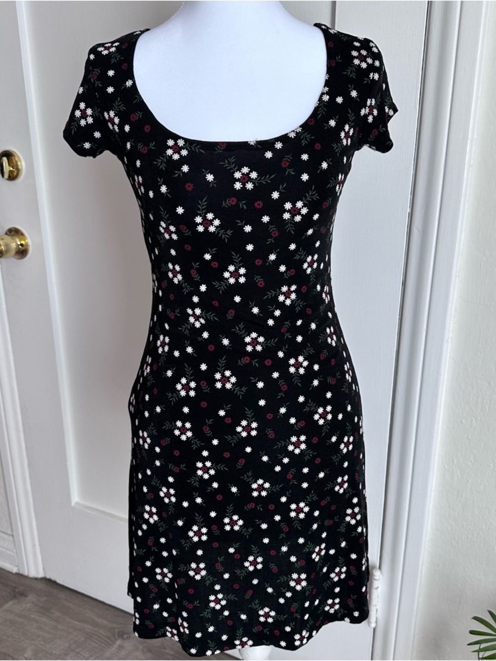 All That Jazz Black 90s Style Ditsy Floral Dress-Size Small
